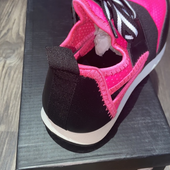 Pink sneakers - Picture 4 of 4